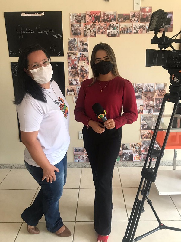 Franqueada Gina com a repórter da TV BAND São Luis