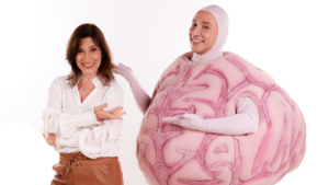 Beth Goulart, embaixadora SUPERA, eo pseronagem Cérebro