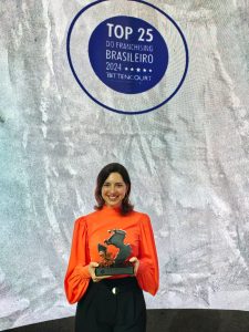 Bárbara Perpétuo recebe premiação SUPERA, uma franquia ousada e inovadora.